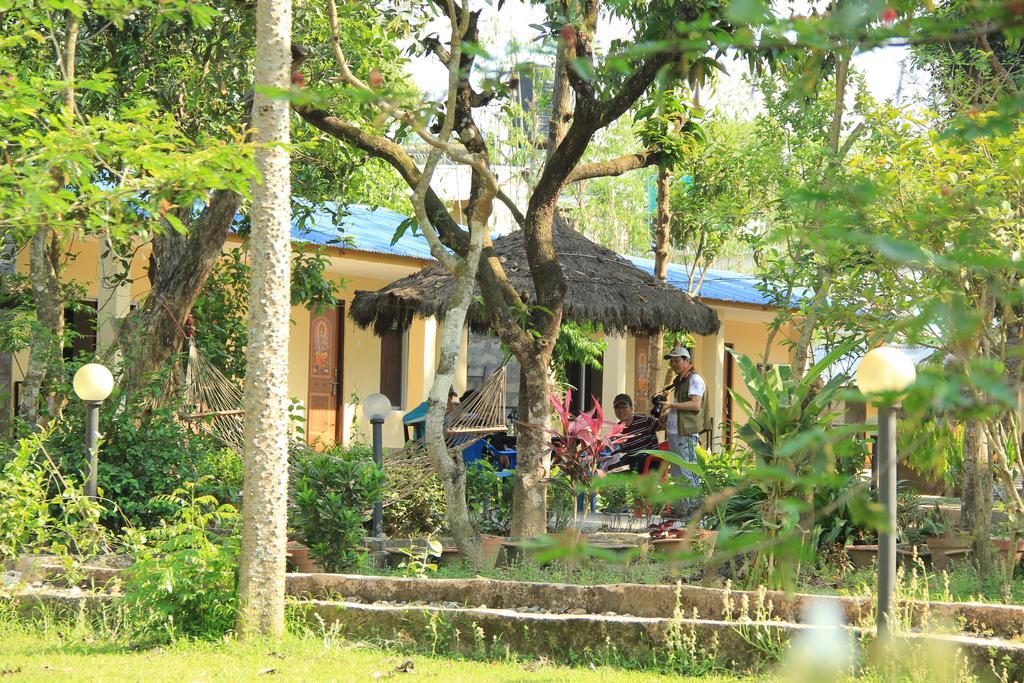 סאורהה Chitwan Safari Camp & Lodge מראה חיצוני תמונה