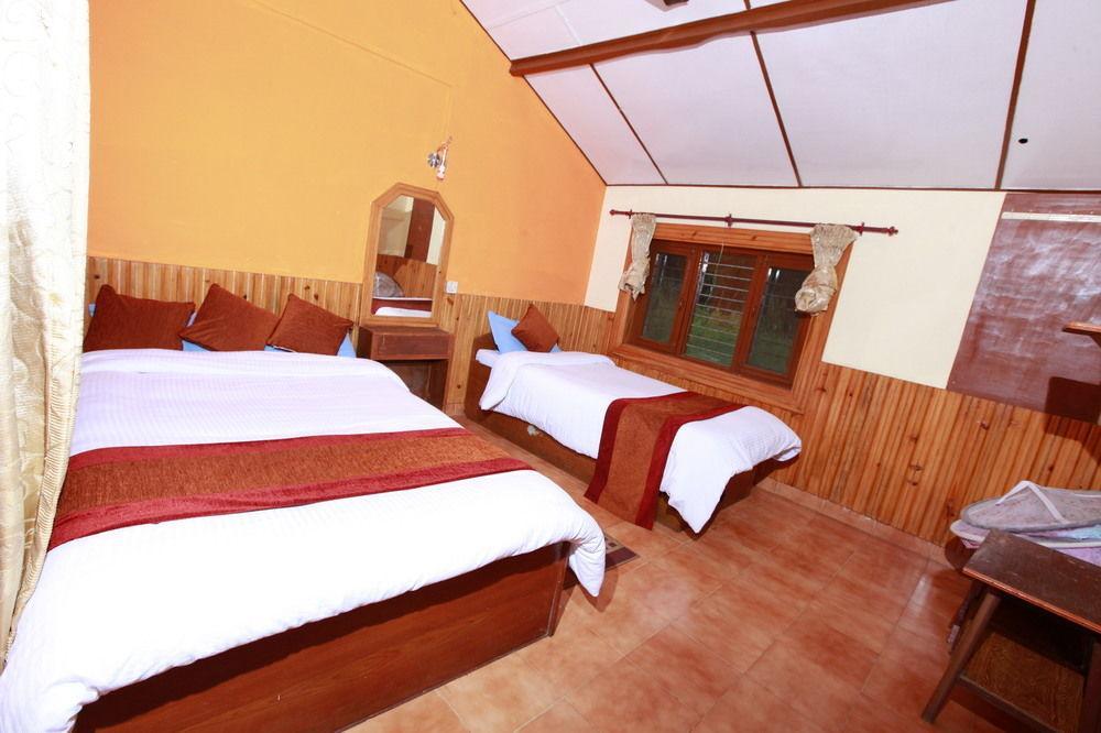 סאורהה Chitwan Safari Camp & Lodge מראה חיצוני תמונה