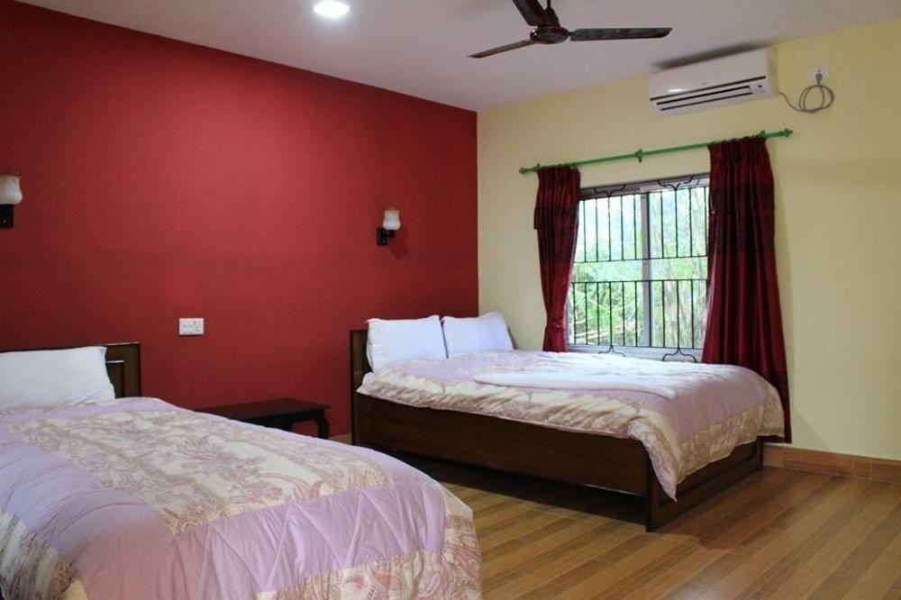 סאורהה Chitwan Safari Camp & Lodge מראה חיצוני תמונה