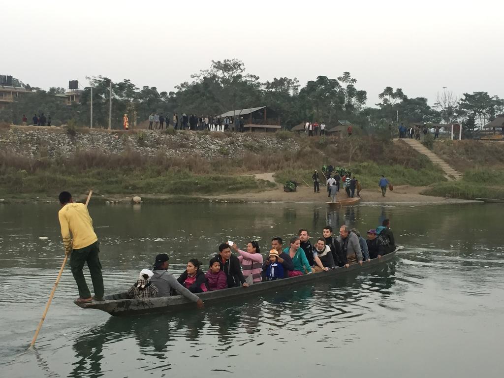 סאורהה Chitwan Safari Camp & Lodge מראה חיצוני תמונה