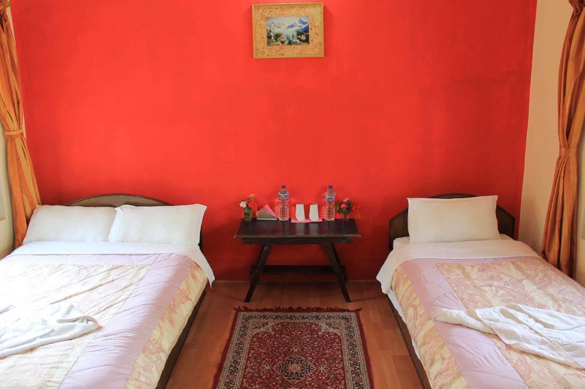 סאורהה Chitwan Safari Camp & Lodge מראה חיצוני תמונה